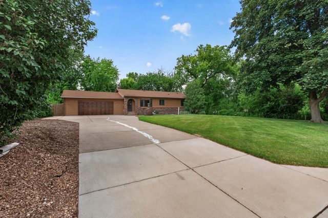 7712 Riverdale Drive N, Brooklyn Park, MN 55444