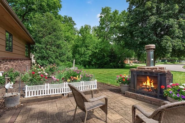 7712 Riverdale Drive N, Brooklyn Park, MN 55444