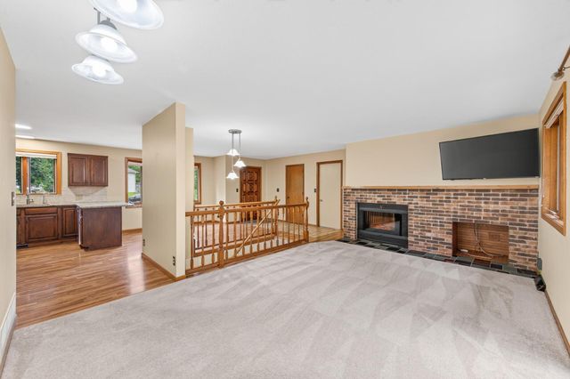 7712 Riverdale Drive N, Brooklyn Park, MN 55444