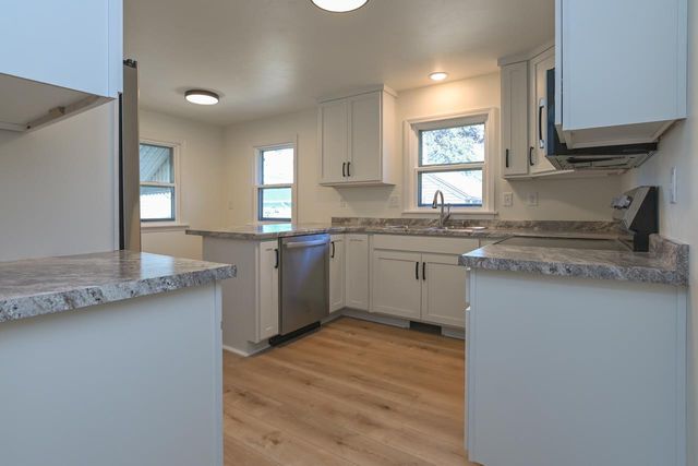 1908 COLUMBUS STREET, Manitowoc, WI 54220