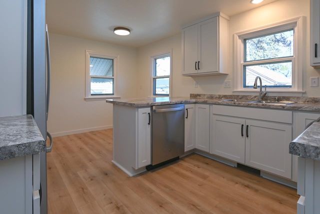 1908 COLUMBUS STREET, Manitowoc, WI 54220