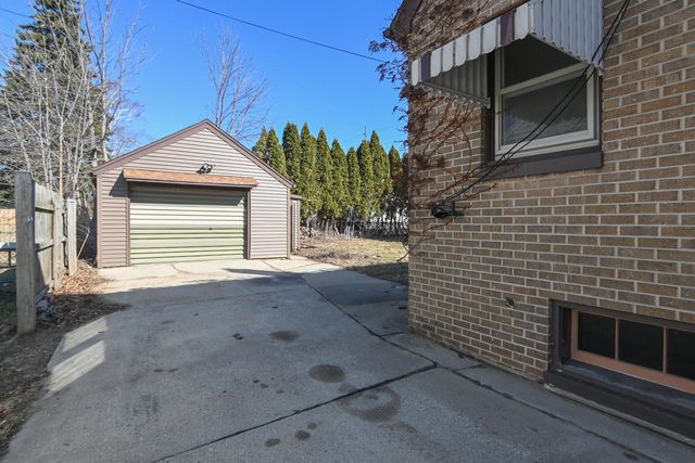 1908 COLUMBUS STREET, Manitowoc, WI 54220