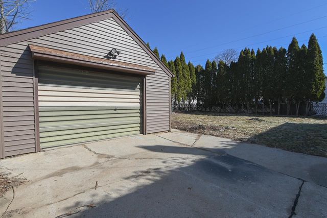 1908 COLUMBUS STREET, Manitowoc, WI 54220