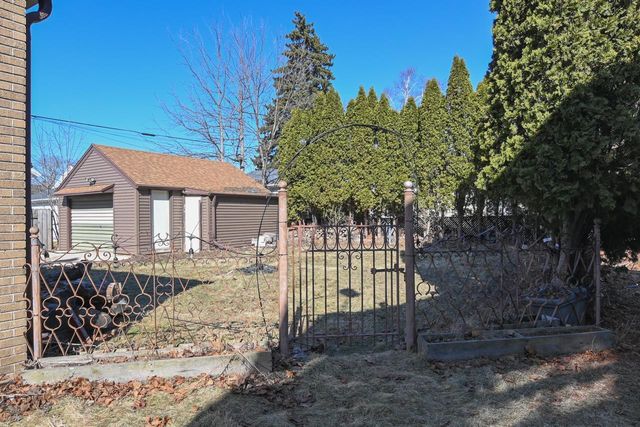 1908 COLUMBUS STREET, Manitowoc, WI 54220