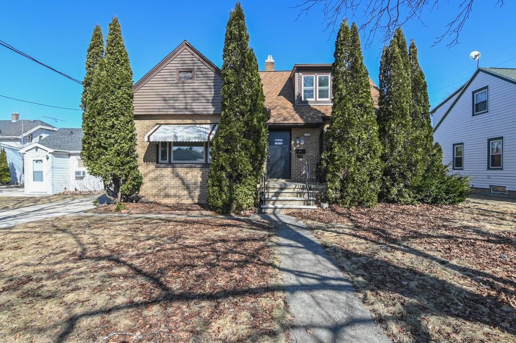 1908 COLUMBUS STREET, Manitowoc, WI 54220