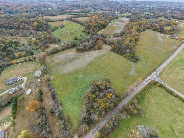 6 Craig Bridge Rd, Williamsport, TN 38487