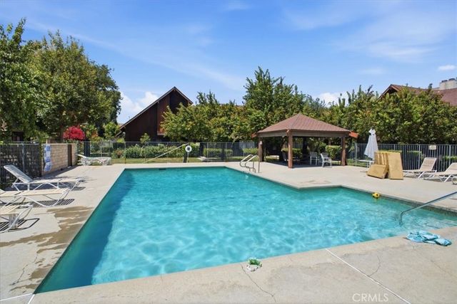7509 Winnetka Ave, Winnetka, CA 91306