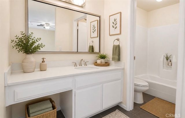 7509 Winnetka Ave, Winnetka, CA 91306