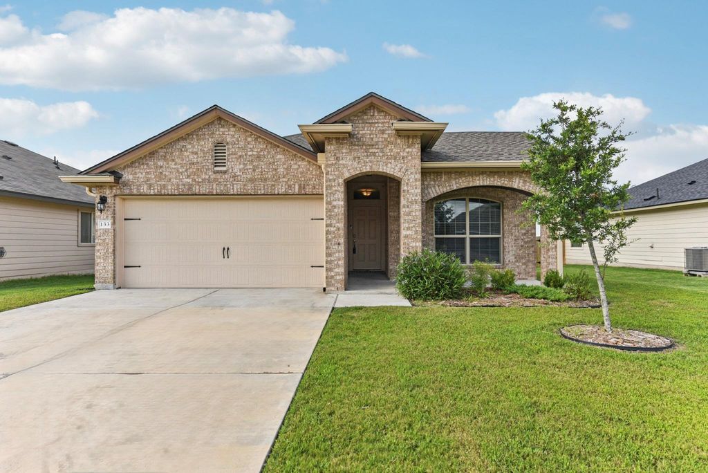 133 Nathaniel DR, Taylor, TX 76574