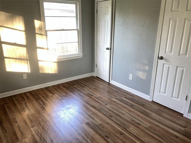 324 Acacia Street, Lake Jackson, TX 77566