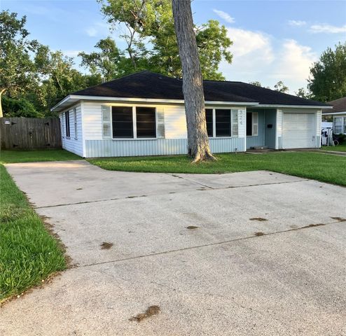 324 Acacia Street, Lake Jackson, TX 77566
