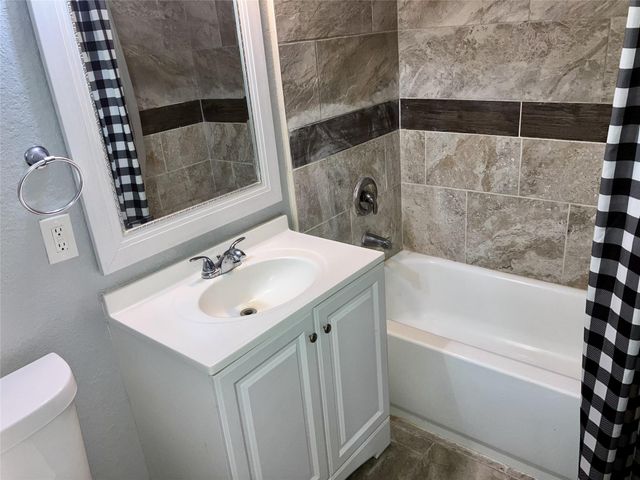 324 Acacia Street, Lake Jackson, TX 77566