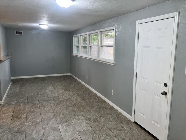 324 Acacia Street, Lake Jackson, TX 77566