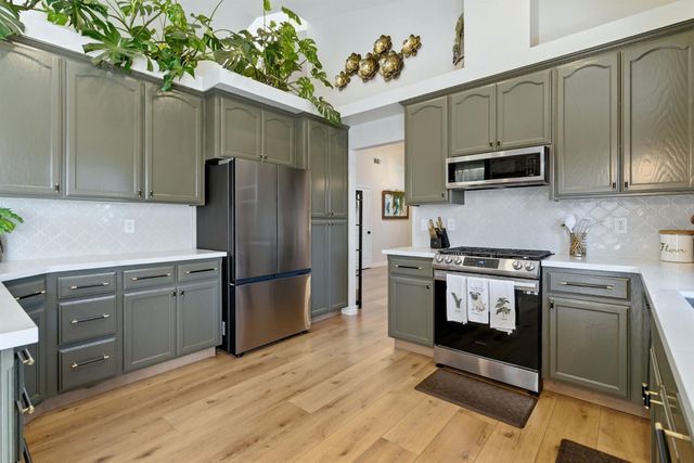 1786 Brookside Dr, Manteca, CA 95336