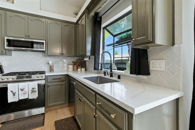 1786 Brookside Dr, Manteca, CA 95336