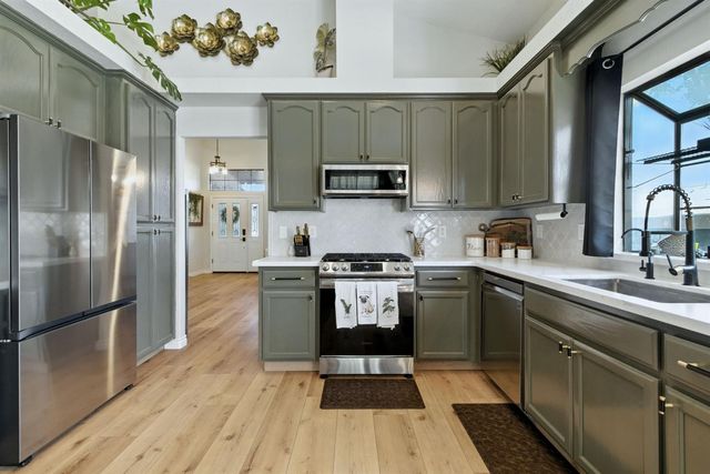1786 Brookside Dr, Manteca, CA 95336