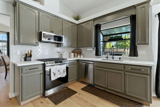 1786 Brookside Dr, Manteca, CA 95336