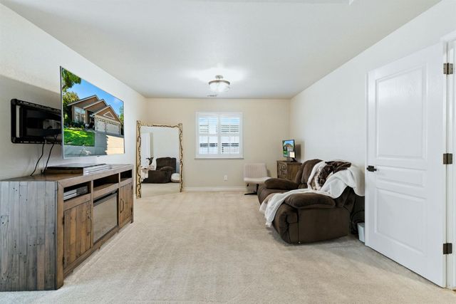 1786 Brookside Dr, Manteca, CA 95336