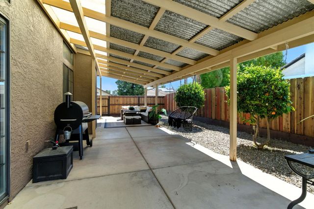1786 Brookside Dr, Manteca, CA 95336