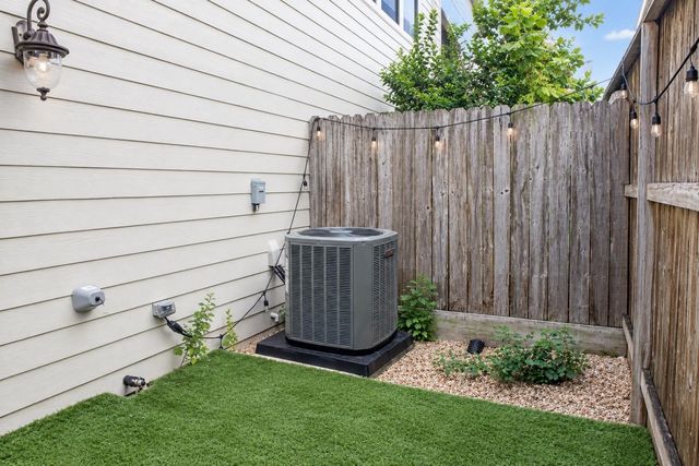 2904 Chenevert Street J, Houston, TX 77004