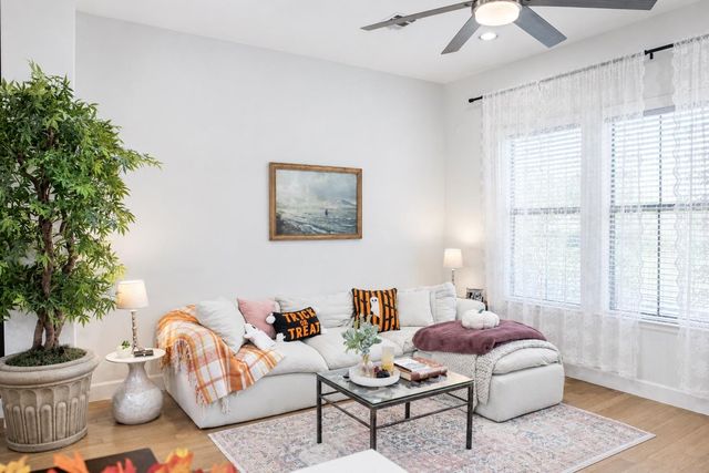 2904 Chenevert Street J, Houston, TX 77004