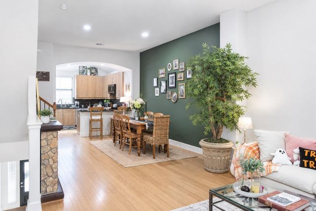 2904 Chenevert Street J, Houston, TX 77004