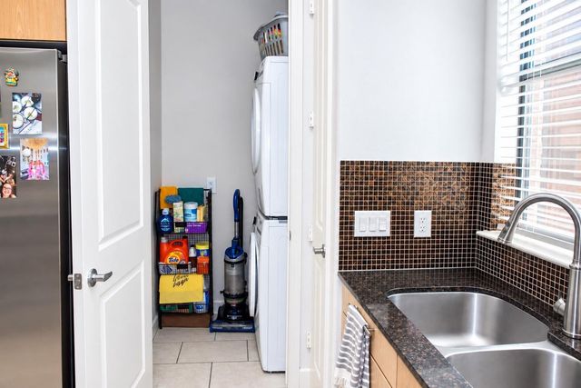 2904 Chenevert Street J, Houston, TX 77004