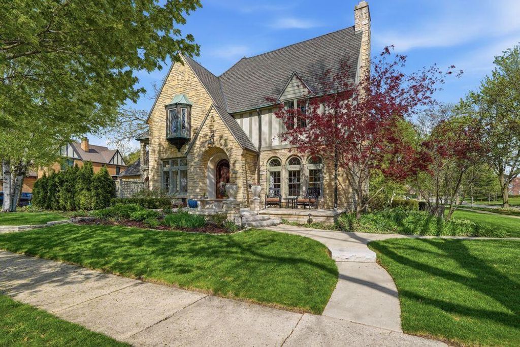 4604 Murray AVENUE, Whitefish Bay, WI 53211