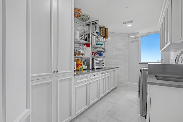 3920 N Ocean Drive 9b, Singer Island, FL 33404