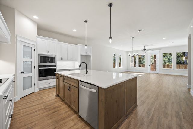 903 Boston Lane, River Oaks, TX 76114