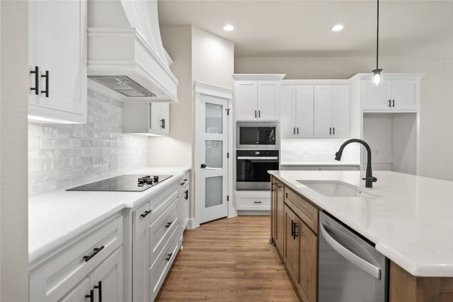 903 Boston Lane, River Oaks, TX 76114