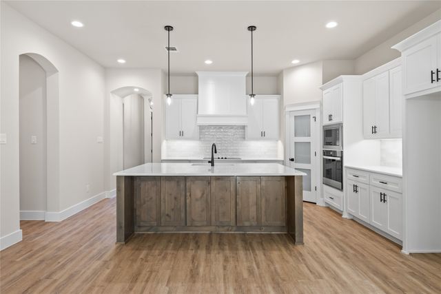 903 Boston Lane, River Oaks, TX 76114