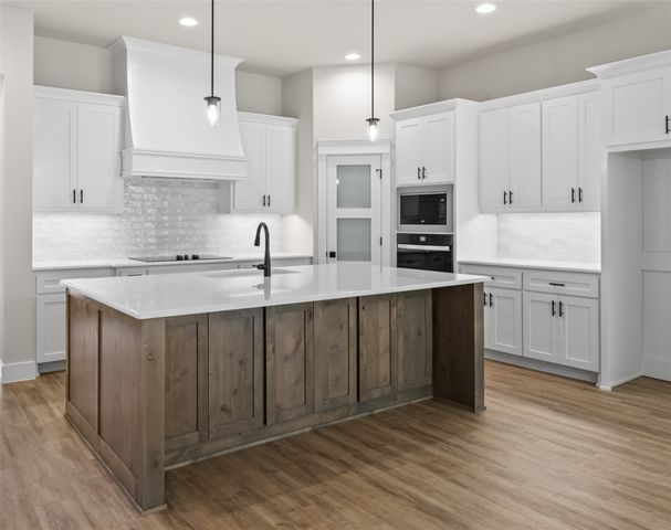 903 Boston Lane, River Oaks, TX 76114