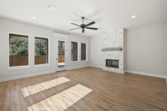 903 Boston Lane, River Oaks, TX 76114