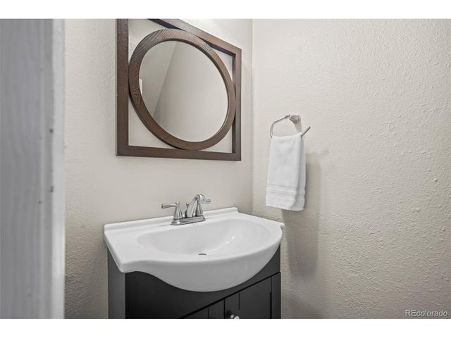 1931 Newland Ct, Lakewood, CO 80214