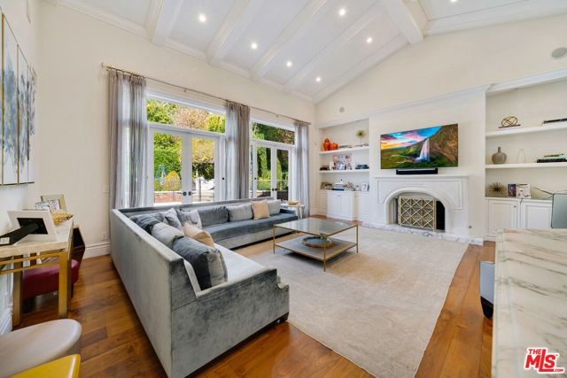 13037 San Vicente Boulevard, Los Angeles, CA 90049