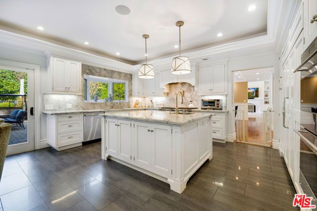 13037 San Vicente Boulevard, Los Angeles, CA 90049