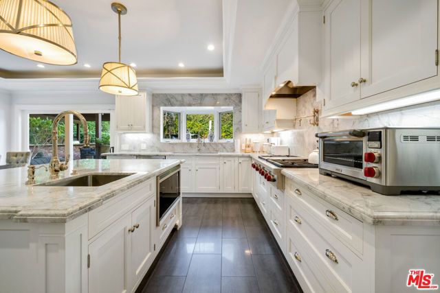 13037 San Vicente Boulevard, Los Angeles, CA 90049