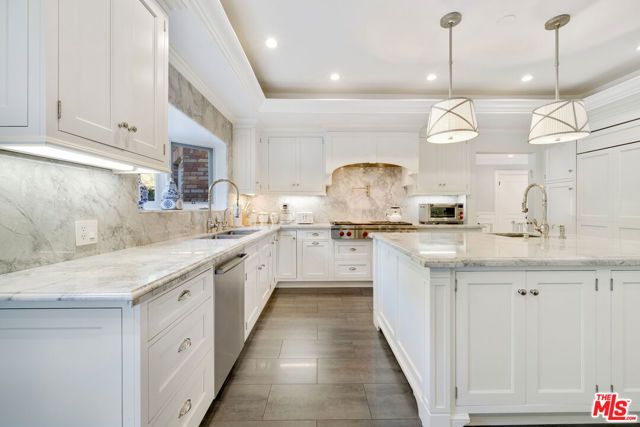13037 San Vicente Boulevard, Los Angeles, CA 90049