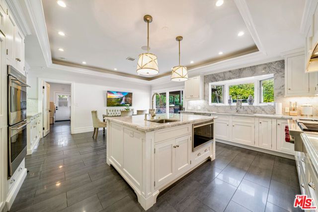 13037 San Vicente Boulevard, Los Angeles, CA 90049