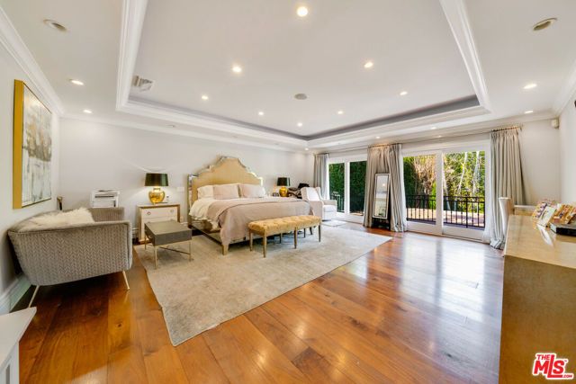 13037 San Vicente Boulevard, Los Angeles, CA 90049
