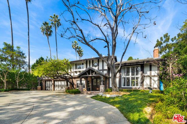 13037 San Vicente Boulevard, Los Angeles, CA 90049
