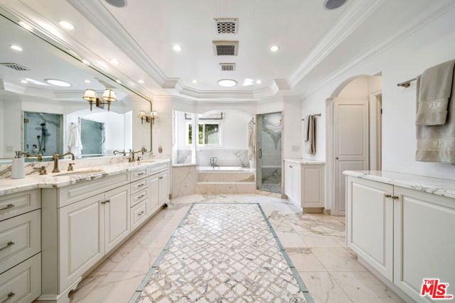 13037 San Vicente Boulevard, Los Angeles, CA 90049