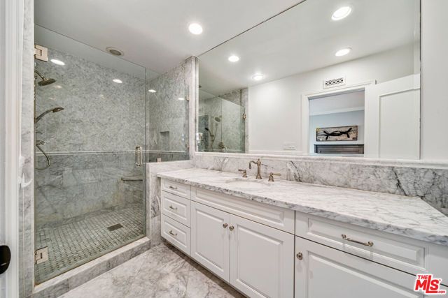 13037 San Vicente Boulevard, Los Angeles, CA 90049