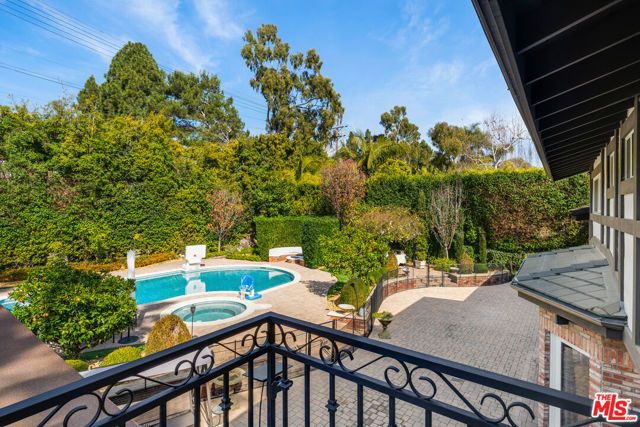 13037 San Vicente Boulevard, Los Angeles, CA 90049