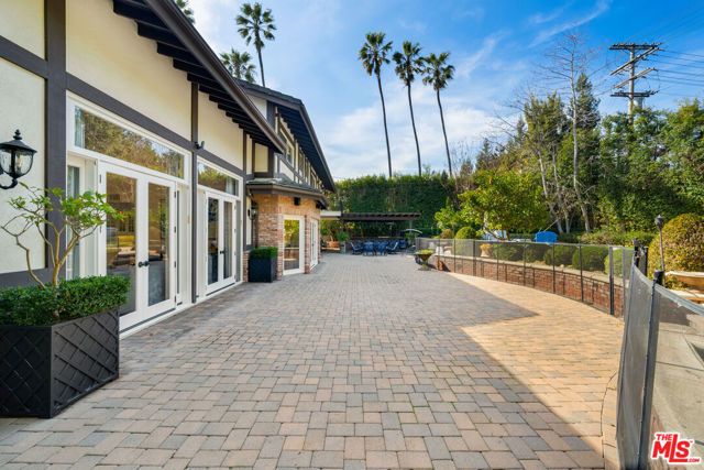 13037 San Vicente Boulevard, Los Angeles, CA 90049