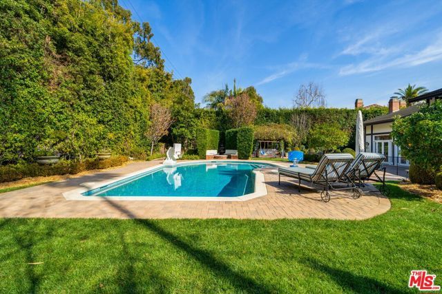 13037 San Vicente Boulevard, Los Angeles, CA 90049