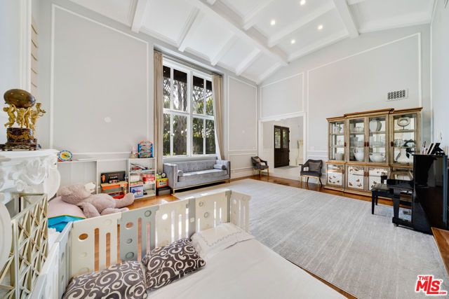 13037 San Vicente Boulevard, Los Angeles, CA 90049