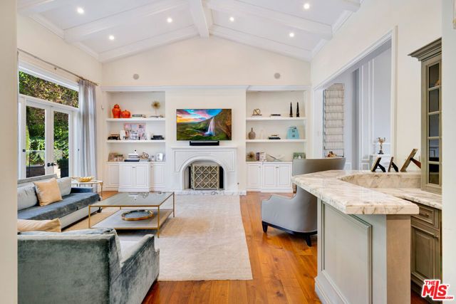 13037 San Vicente Boulevard, Los Angeles, CA 90049