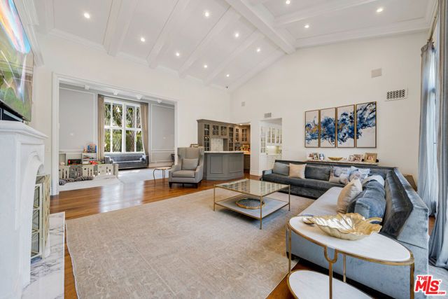 13037 San Vicente Boulevard, Los Angeles, CA 90049